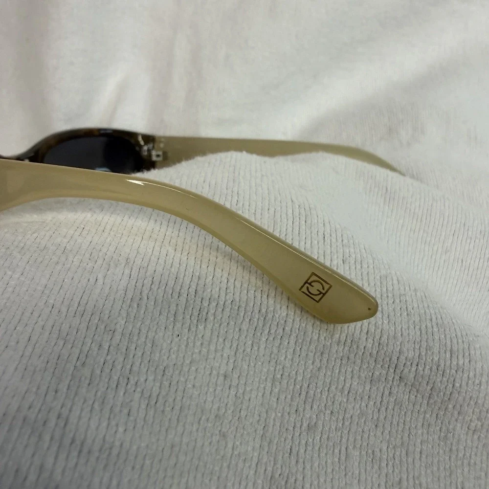 Foster Grant Tortoise Shell Fashion Sunglasses UV Protection Gradient Smoke Lens